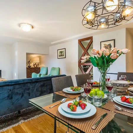 Cathedral Luxury And Spacious Daire
